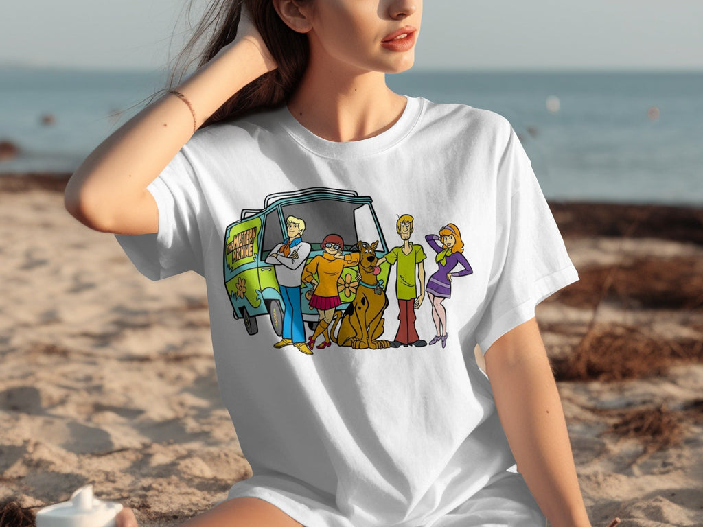 Scooby Doo Team Together In Front of Mystery Machine T-Shirts